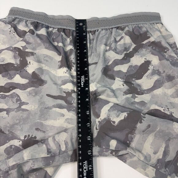 Fabletics The Fundamental Short Mens Size L Gray Camo Lined Athleisure Gym - Picture 8 of 9